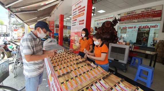 “Bung” 16 triệu vé mỗi kỳ, sức mua vẫn tăng vọt