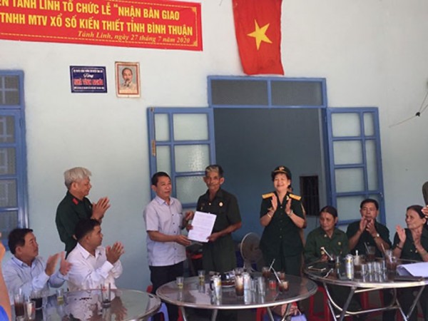 Công ty TNHH Xổ số Kiến thiết Bình Thuận trao nhà “Mái ấm đồng đội” cho cựu chiến binh