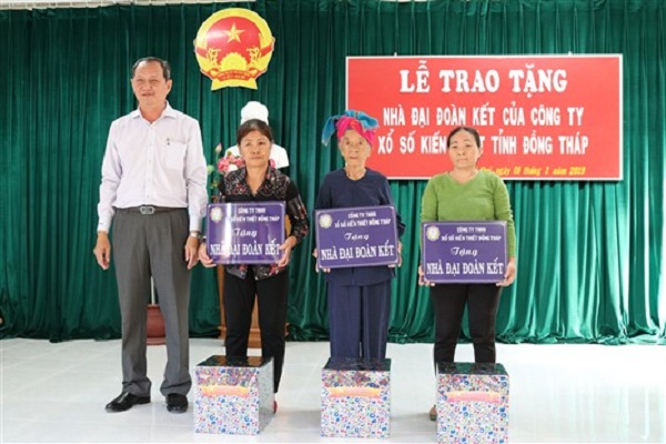 Công ty TNHH MTV Xổ số kiến thiết Đồng Tháp trao nhà đại đoàn kết cho hộ nghèo tại tỉnh Bình Thuận