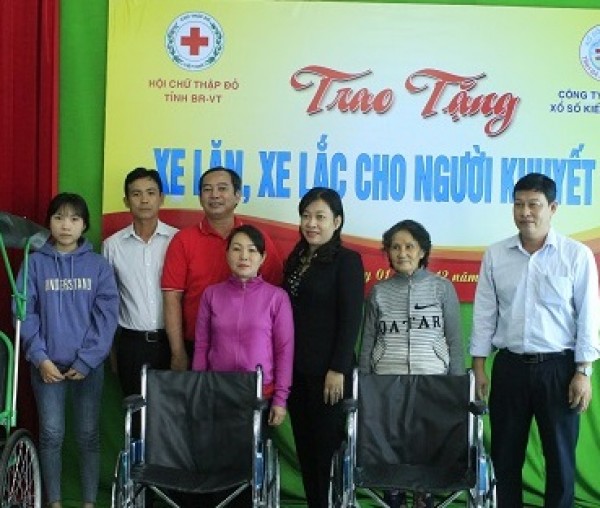 Công ty Xổ số Kiến thiết tỉnh Bà Rịa - Vũng Tàu: Trao 64 xe lăn, xe lắc  cho người nghèo khuyết tật
