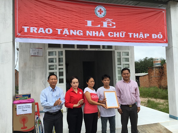 Công ty TNHH MTV Xổ số kiến thiết Bình Dương: Trao tặng nhà chữ thập đỏ tại xã Long Nguyên, huyện Bàu Bàng, tỉnh Bình Dương