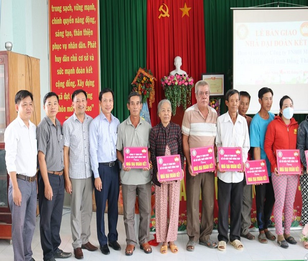 Công ty TNHH MTV Xổ số kiến thiết Đồng Tháp: Trao nhà Đại Đoàn kết cho hộ nghèo, cận nghèo ở huyện Tam Nông