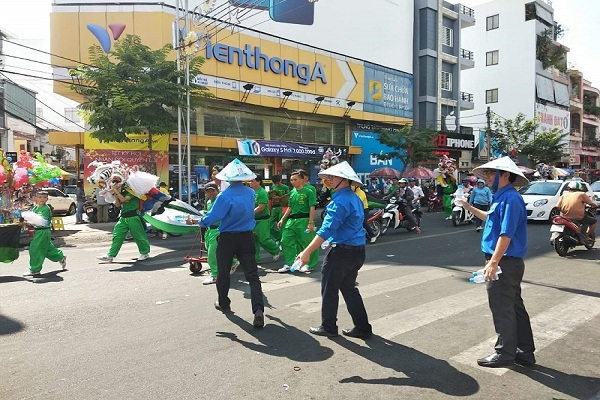 Công ty Xổ số Kiến thiết Bình Dương: “PHÁT NƯỚC MIỄN PHÍ” TẠI LỄ HỘI RẰM THÁNG GIÊNG NĂM 2019