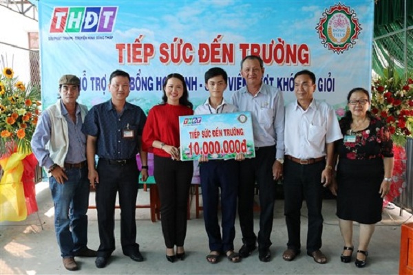Công ty TNHH MTV Xổ số kiến thiết Đồng Tháp trao học bổng “Tiếp sức đến trường” tại huyện Châu Thành