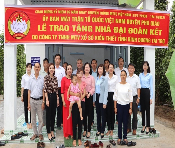 Công ty TNHH MTV Xổ số kiến thiết Bình Dương: Trao tặng 05 căn nhà Đại đoàn kết cho hộ nghèo có hoàn cảnh khó khăn về nhà ở tại huyện Phú Giáo