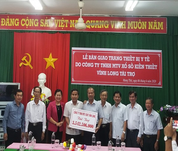 XSKT Vĩnh Long tài trợ gói trang thiết bị y tế cho Trung tâm Y tế huyện Măng Thít