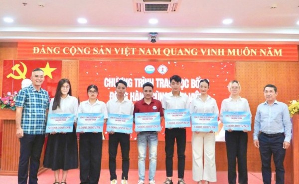 XSKT Bình Thuận: Lan tỏa yêu thương qua chương trình “Đồng hành cùng sinh viên”