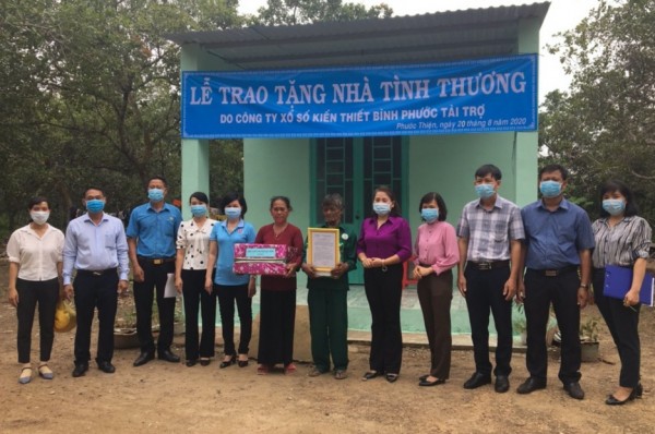 Công ty TNHH MTV Xổ số Kiến thiết và DVTH Bình Phước trao tặng 3 căn nhà Tình thương ở huyện Bù Đốp