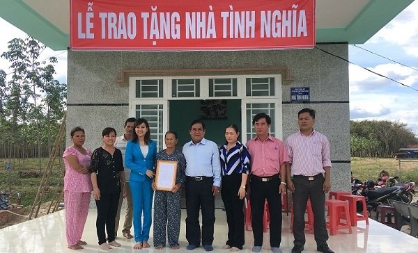Trao tặng nhà tình nghĩa tại xã Long Nguyên huyện Bàu Bàng, tỉnh Bình Dương