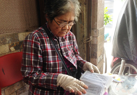 Nhọc nhằn mưu sinh đời vé số