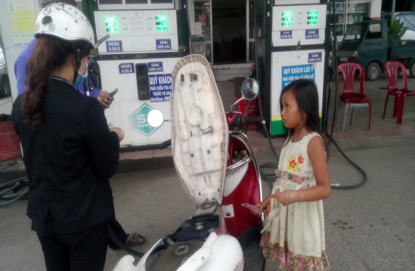 Bán vé số nuôi ước mơ được đến trường