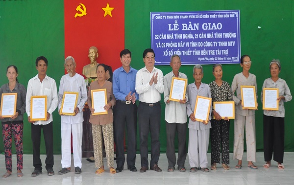 Bến Tre: Trao nhiều nhà tình thương, tình nghĩa cho gia đình chính sách, hộ nghèo