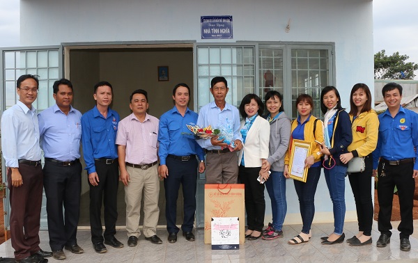 Đồng hành chăm lo cho đồng bào nghèo vùng sâu, vùng xa