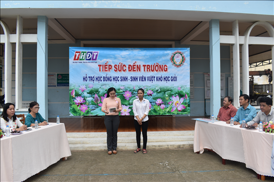 Công ty XSKT Đồng Tháp: Trao học bổng 