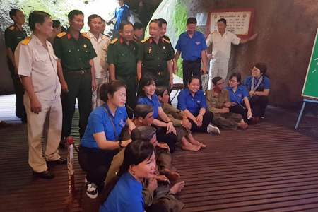 Công ty Xổ số kiến thiết Tiền Giang về nguồn tại An Giang