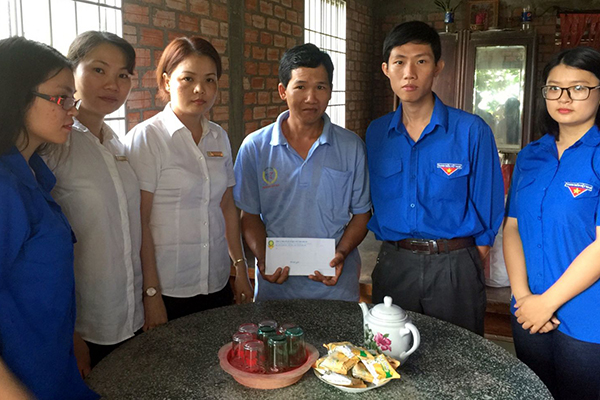 Công ty XSKT Long An: Trao tiền hỗ trợ bệnh nhi nghèo