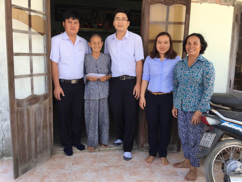 THĂM HỖ TRỢ CÁC GIA ĐÌNH CHÍNH SÁCH, NẠN NHÂN CHẤT ĐỘC DA CAM QUÝ II NĂM 2018