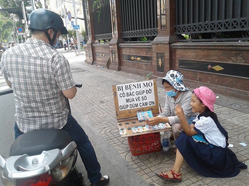 Vé số cứu cánh bệnh nghèo