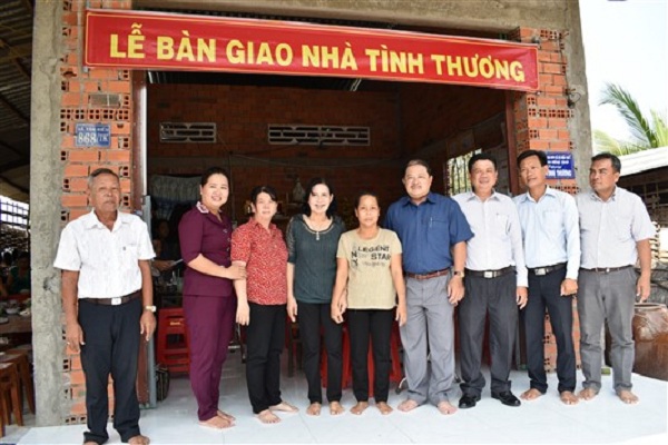 Công ty Xổ số Kiến thiết Đồng Tháp trao Nhà Tình thươngcho gia đình có hoàn cảnh khó khăn tại Huyện Tháp Mười