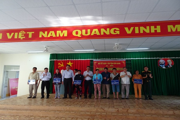 Công ty Xổ số Kiến thiết Kiên Giang: Tài trợ 25 căn nhà Đại đoàn kết trong chương trình 