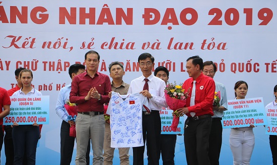 Công ty Xổ số Kiến thiết TP.HCM: Tặng 3 tỷ đồng cho Hội Chữ thập đỏ