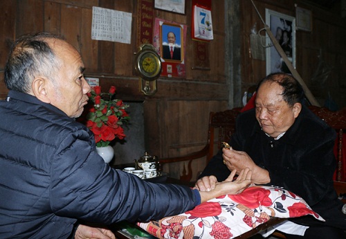 Lương y Lý Văn Tham: Người nắm giữ nhiều bài thuốc gia truyền trên cao nguyên đá Hà Giang