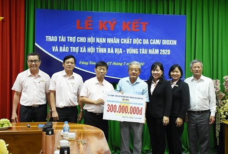 Công ty TNHH MTV Xổ số Kiến thiết BR-VT ủng hộ 300 triệu đồng cho Hội Nạn nhân chất độc da cam