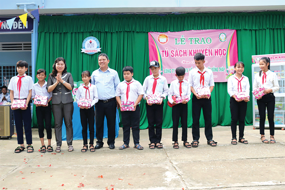 Đảng bộ Công ty TNHH MTV Xổ số kiến Đồng Tháp nhận Bằng khen của UBND tỉnh