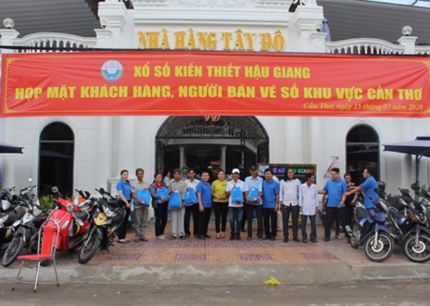 Công ty TNHH MTV Xổ số Kiến thiết Hậu Giang: Họp mặt khách hàng đại lý và người bán vé số