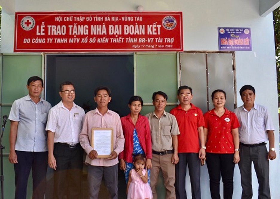 Công ty TNHH MTV Xổ số Kiến thiết Bà Rịa – Vũng Tàu trao nhà Đại đoàn kết cho hộ khó khăn