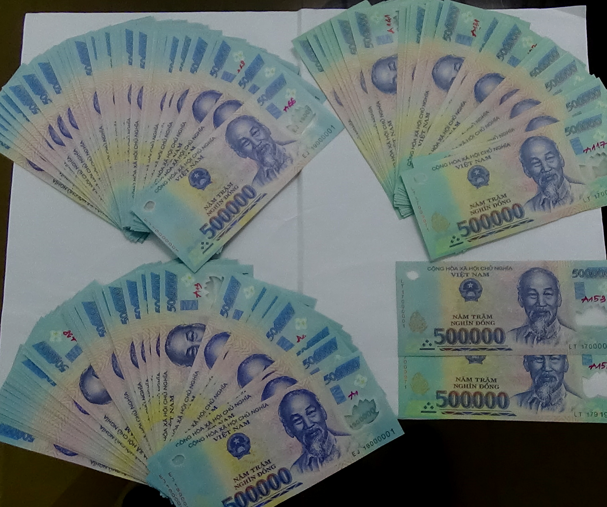 Long An: Đối tượng dùng tiền giả để mua vé số bị khởi tố