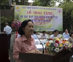 Xổ số Kiến thiết Thành phố Hồ Chí Minh: Tặng 30 xe lắc, xe lăn cho người bán vé số khuyết tật.