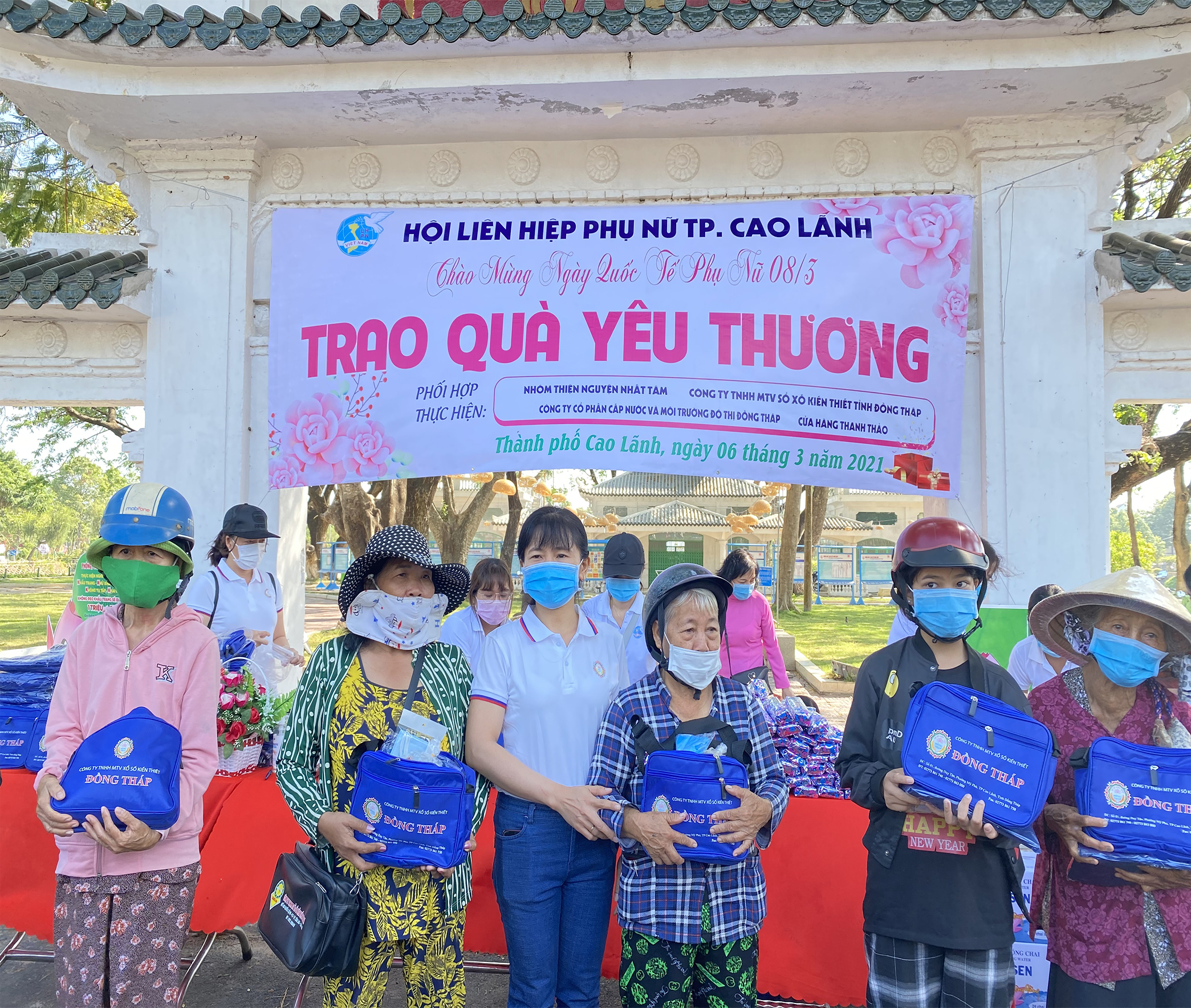 Đồng Tháp: Tri ân chị em phụ nữ bán vé số nhân ngày Quốc tế Phụ nữ 8/3