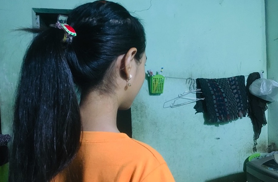 Bé gái 12 tuổi và những tờ vé số mang lại “nguồn sống” cho gia đình