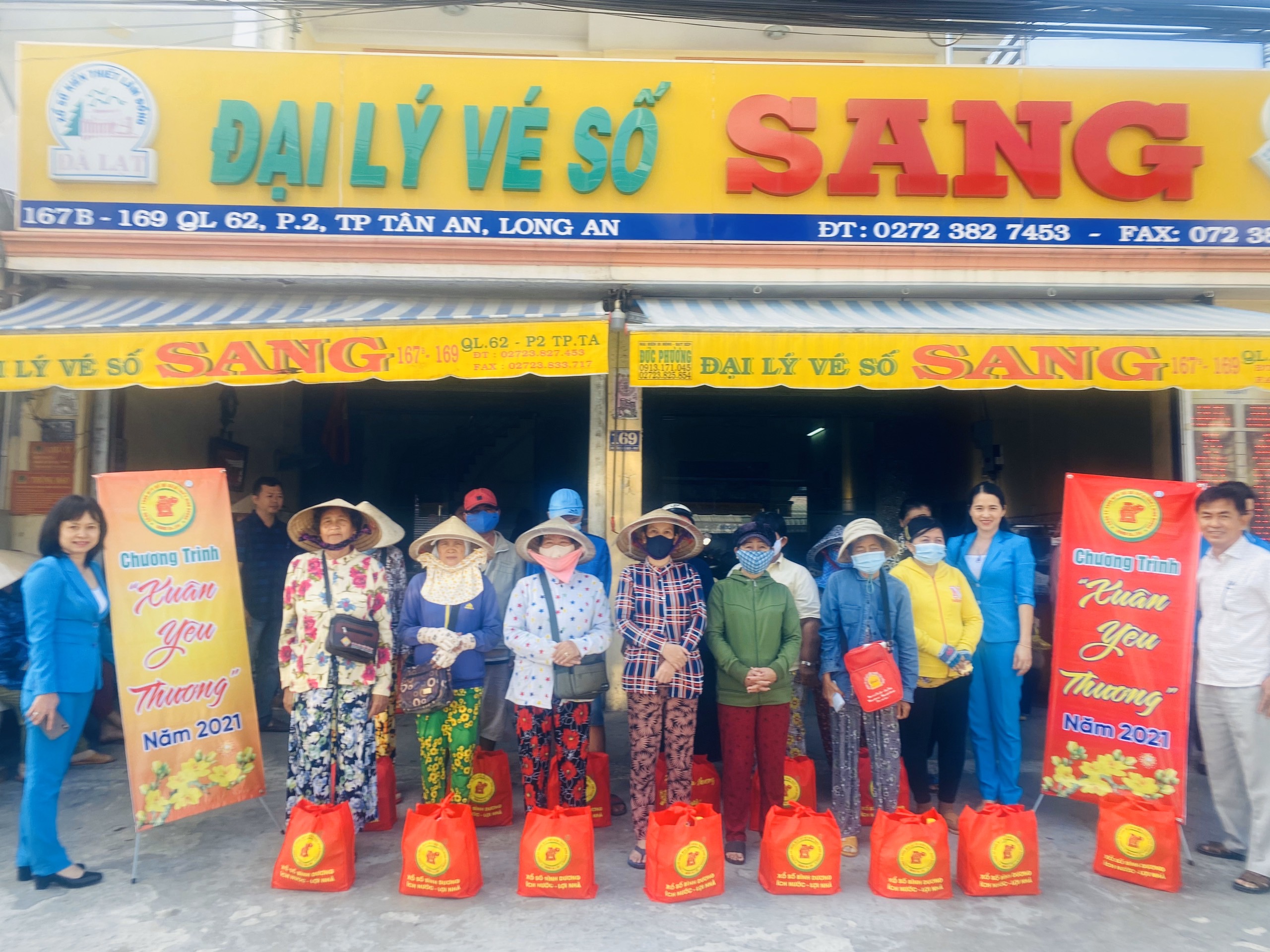 Những “ông tiên, bà bụt” trong đại dịch COVID-19