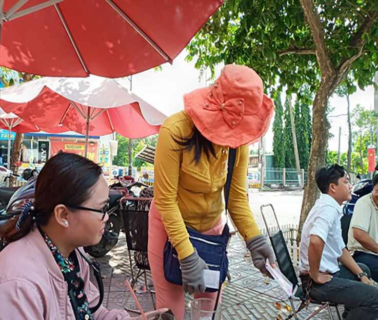 “Trẻ hóa” người bán vé số dạo ở Tây Đô