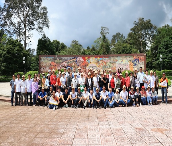 Công ty TNHH MTV Xổ số kiến thiết Vĩnh Long: Hành trình về nguồn tại Khu di tích lịch sử Trung ương cục Miền Nam của Đảng bộ Công ty TNHH MTV XSKT Vĩnh Long