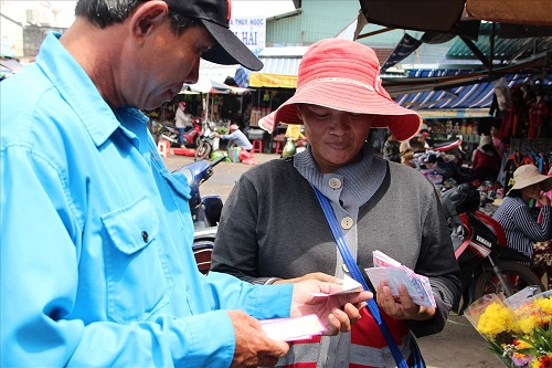 Một ngày ở xóm vé số Khmer