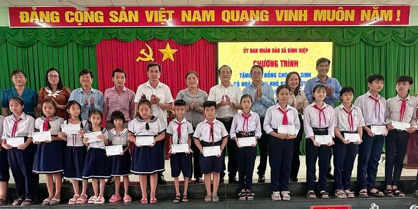 XSKT Long An tài trợ 100 suất học bổng cho học sinh có hoàn cảnh khó khăn