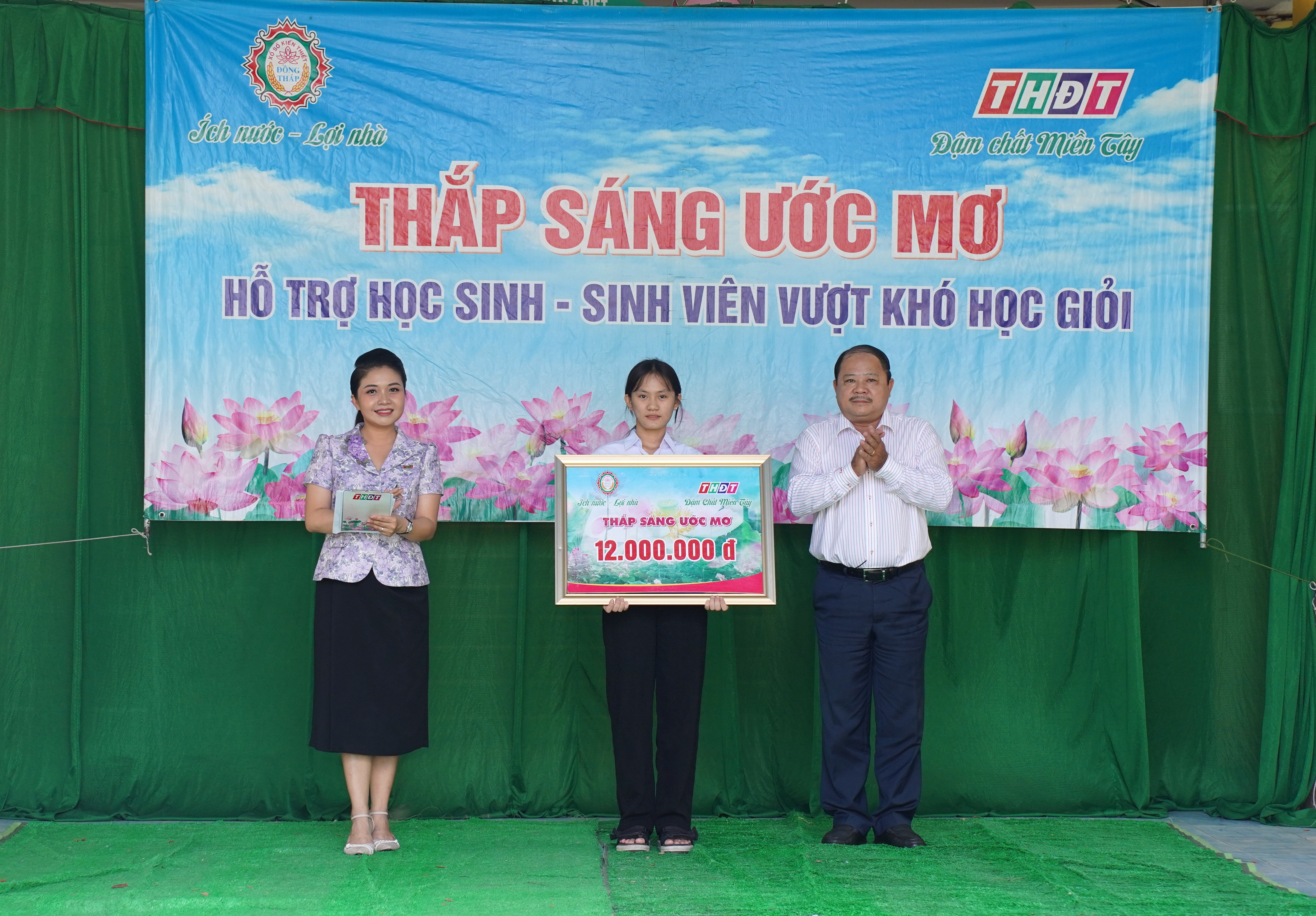 XSKT Đồng Tháp trao học bổng “Thắp sáng ước mơ” tại Trường THCS và THPT Giồng Thị Đam