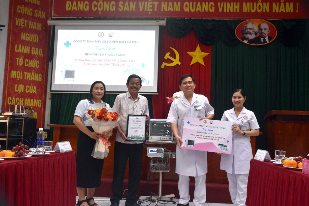 Tài trợ thiết bị y tế cho Bệnh viện Cà Mau