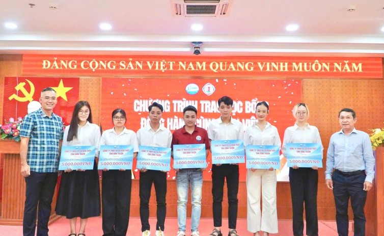 XSKT Bình Thuận: Lan tỏa yêu thương qua chương trình “Đồng hành cùng sinh viên”